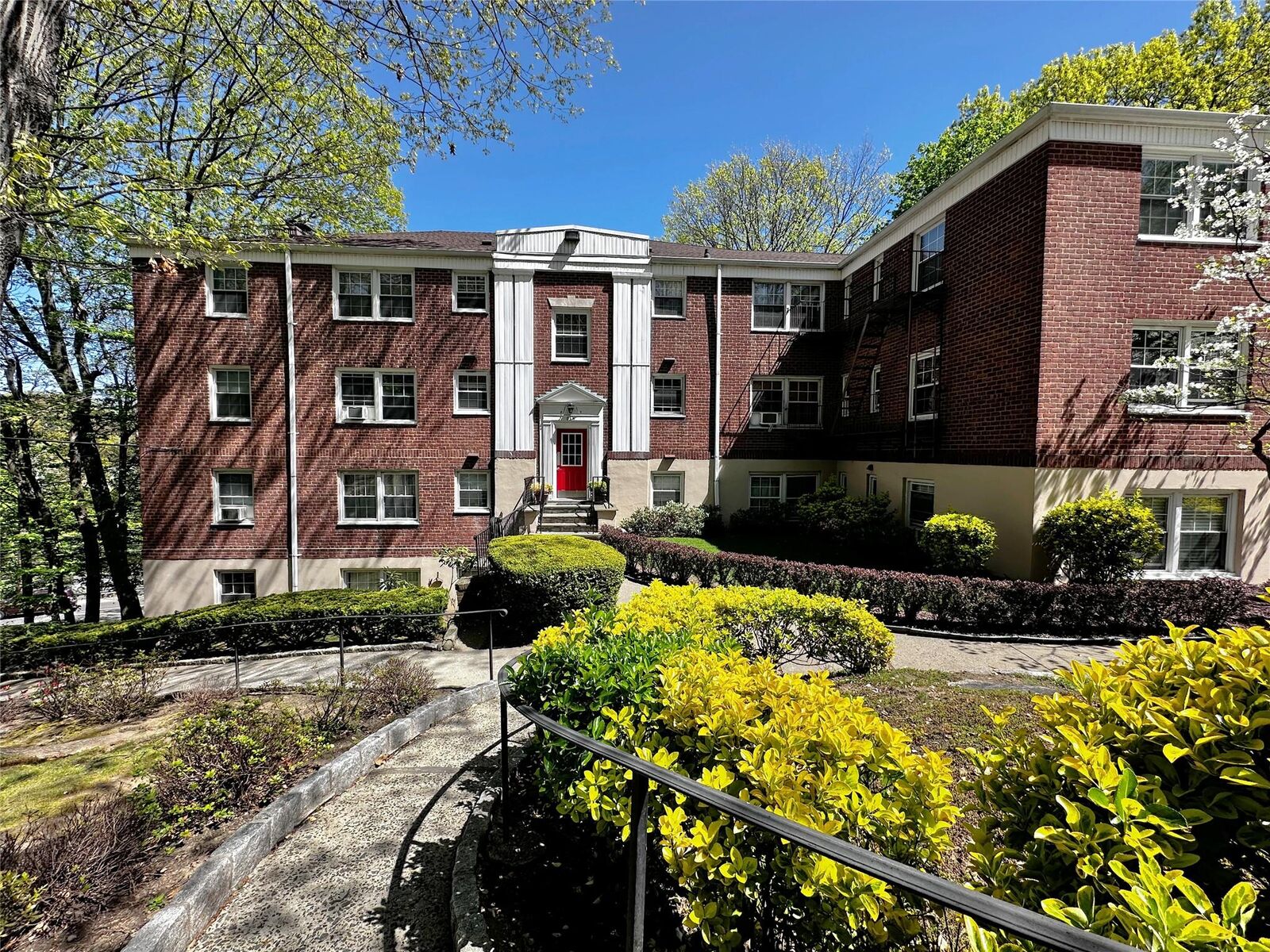 Property Photo: 63 N Rockledge Road Gc NY 10708