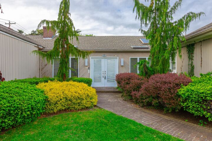 Property Photo:  11 Woodside Avenue  NY 11751 