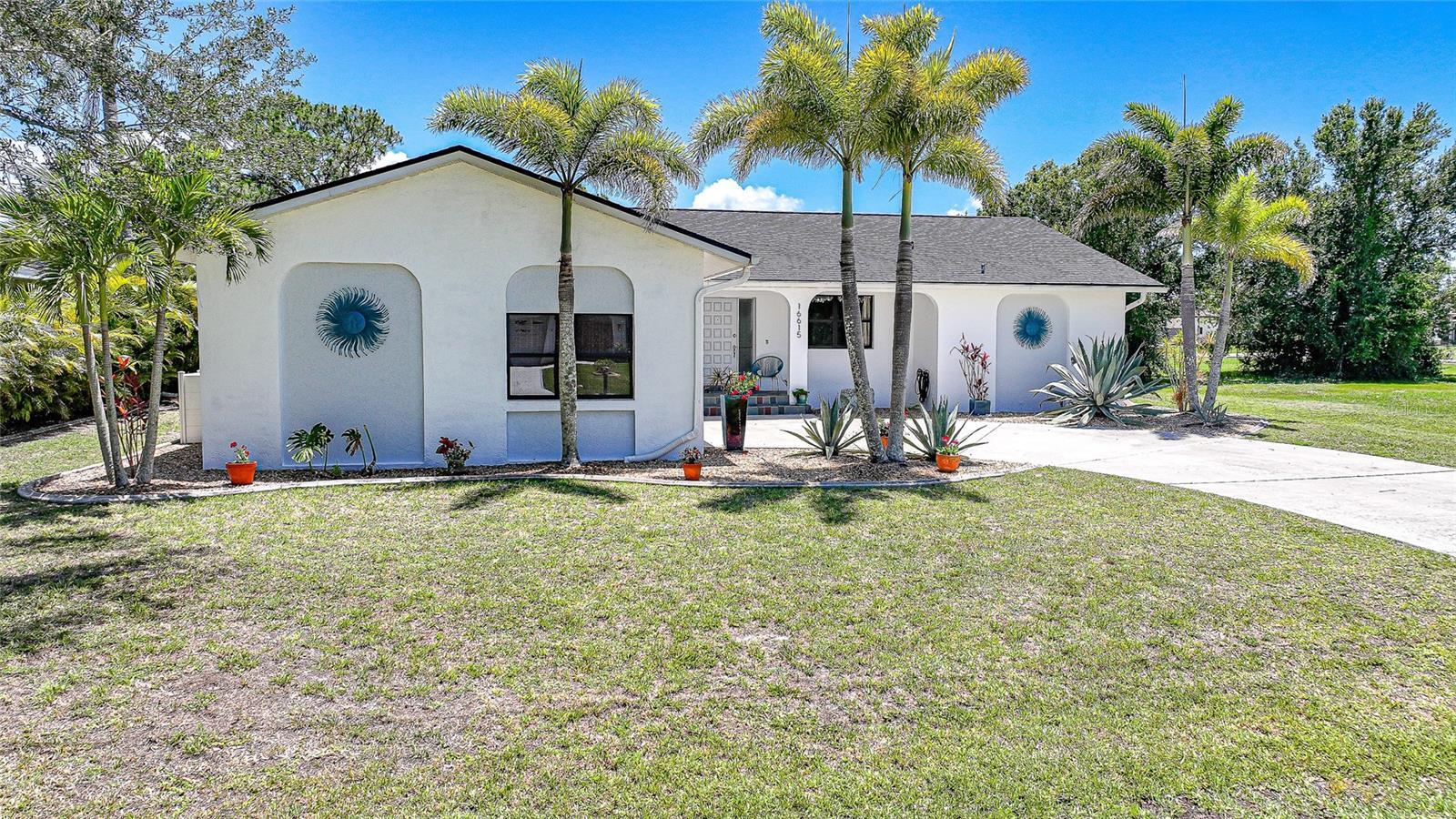 Property Photo: 16615 Acapulco Road FL 33955
