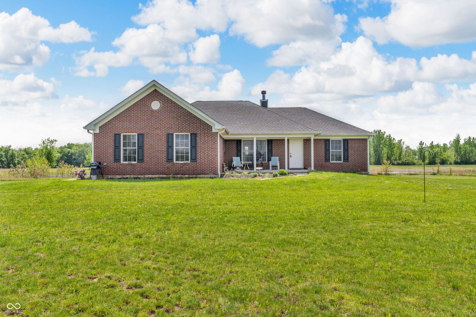 Property Photo: 3319 E 700 N IN 46184