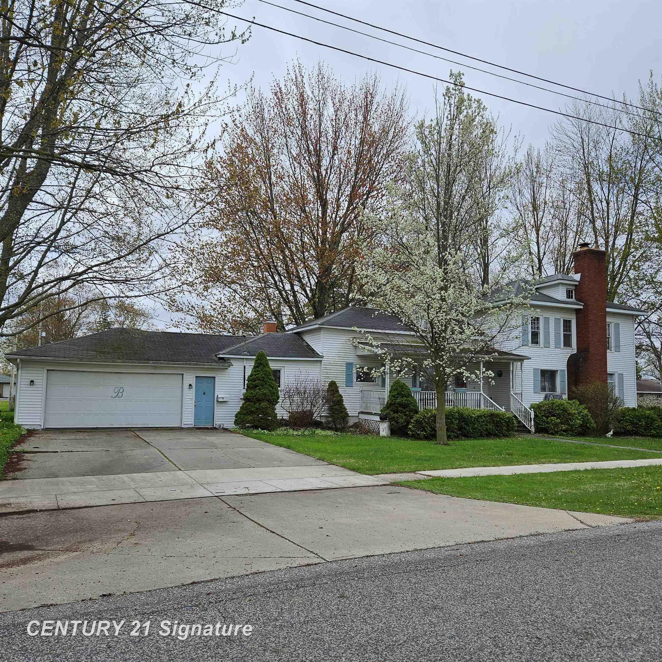 Property Photo: 205 S Midland Street MI 48637