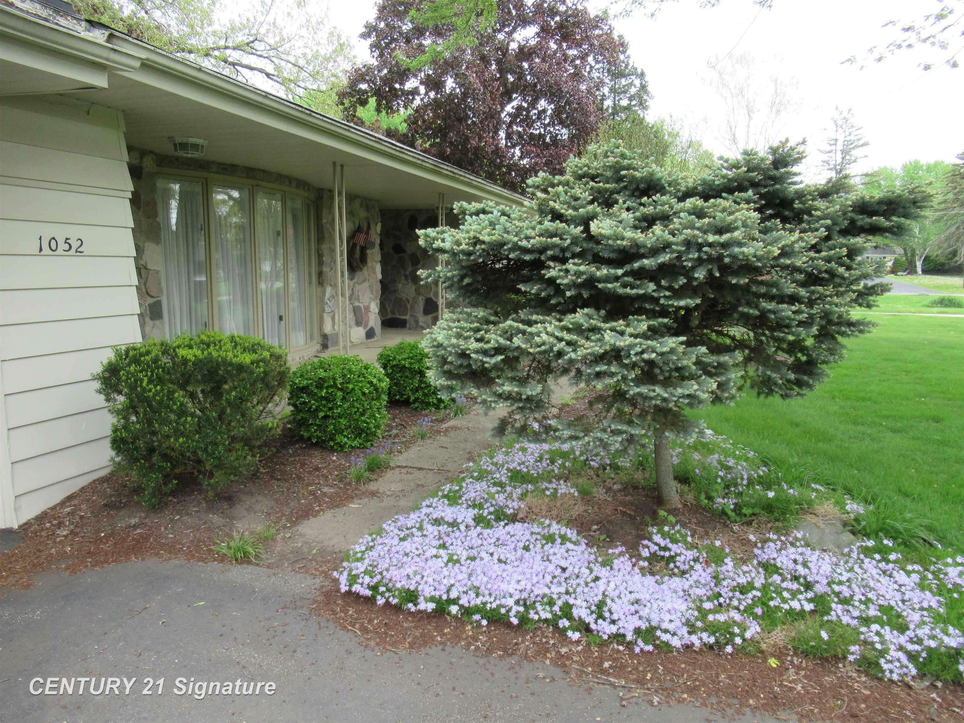 Property Photo: 1052 Carter Drive MI 48532