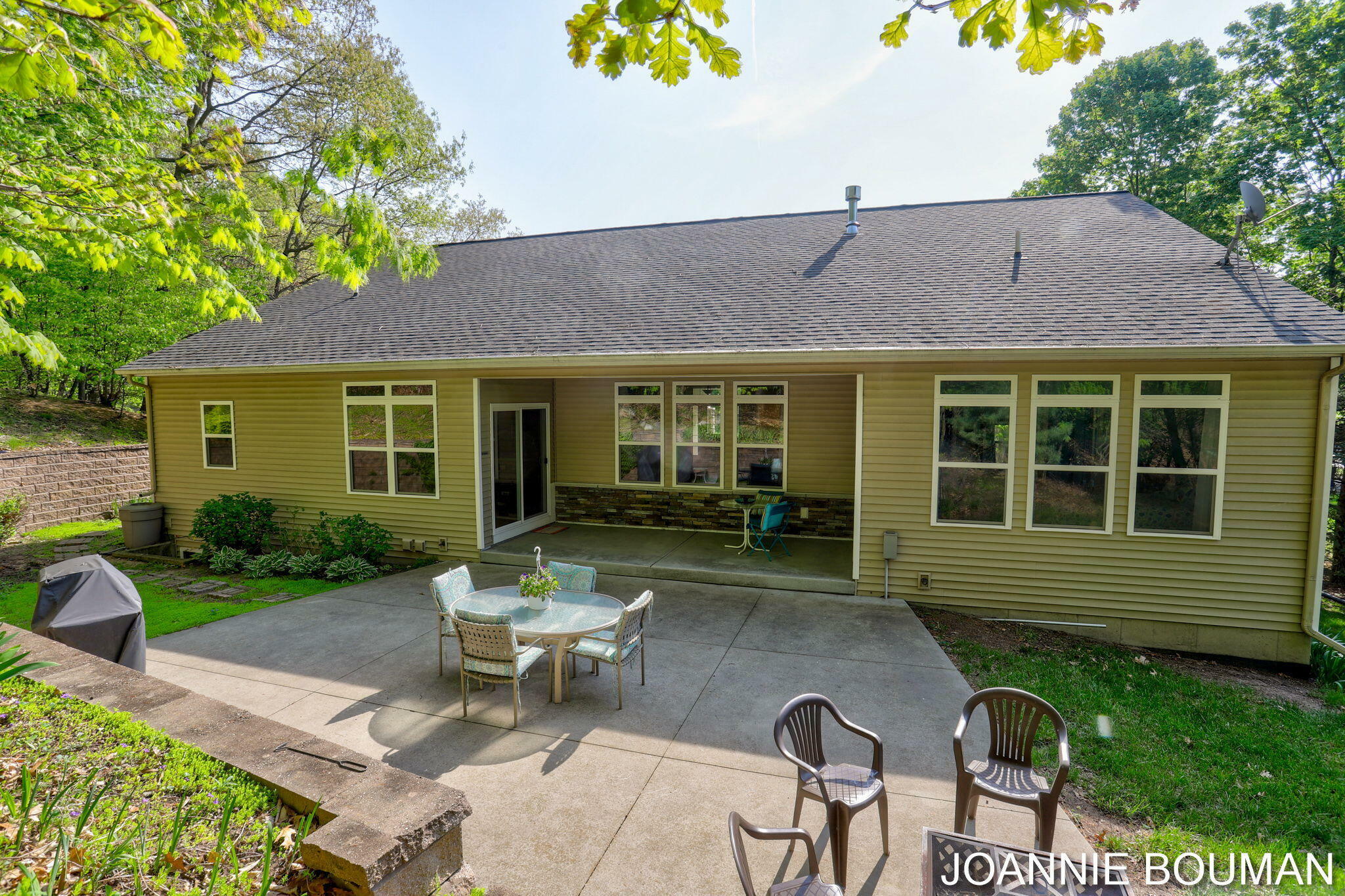 Property Photo: 94 Cheyenne Avenue MI 49424