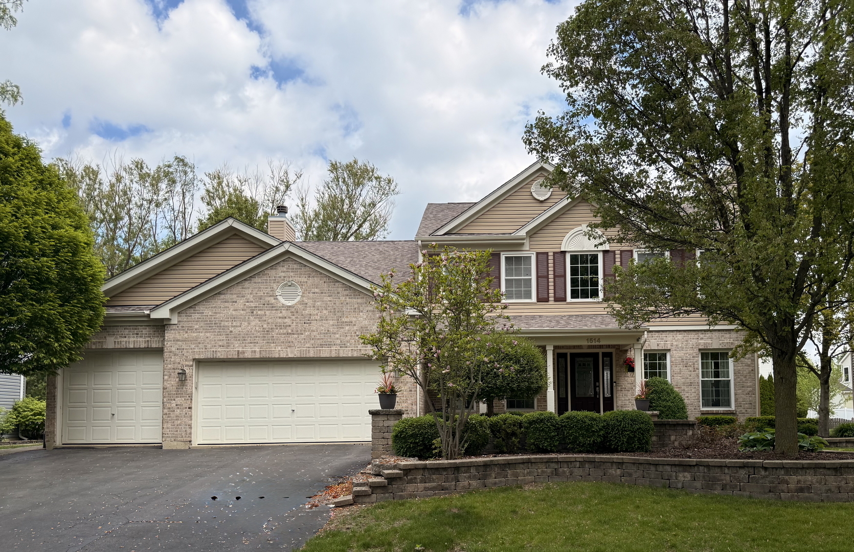 Property Photo: 1514 Somerfield Drive IL 60440