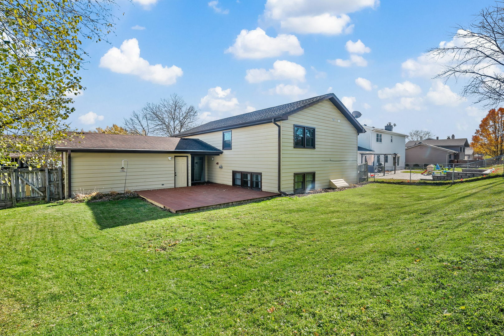 Property Photo: 7S580 Lynn Drive IL 60540