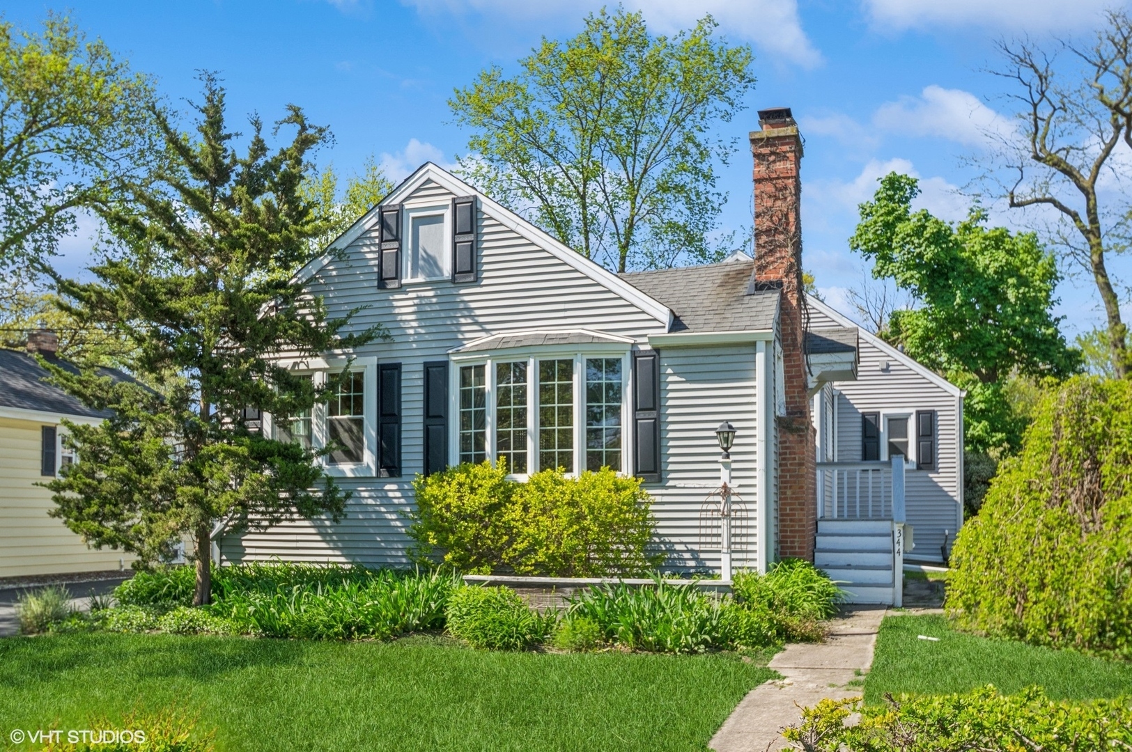 Property Photo: 344 W Maple Street IL 60148
