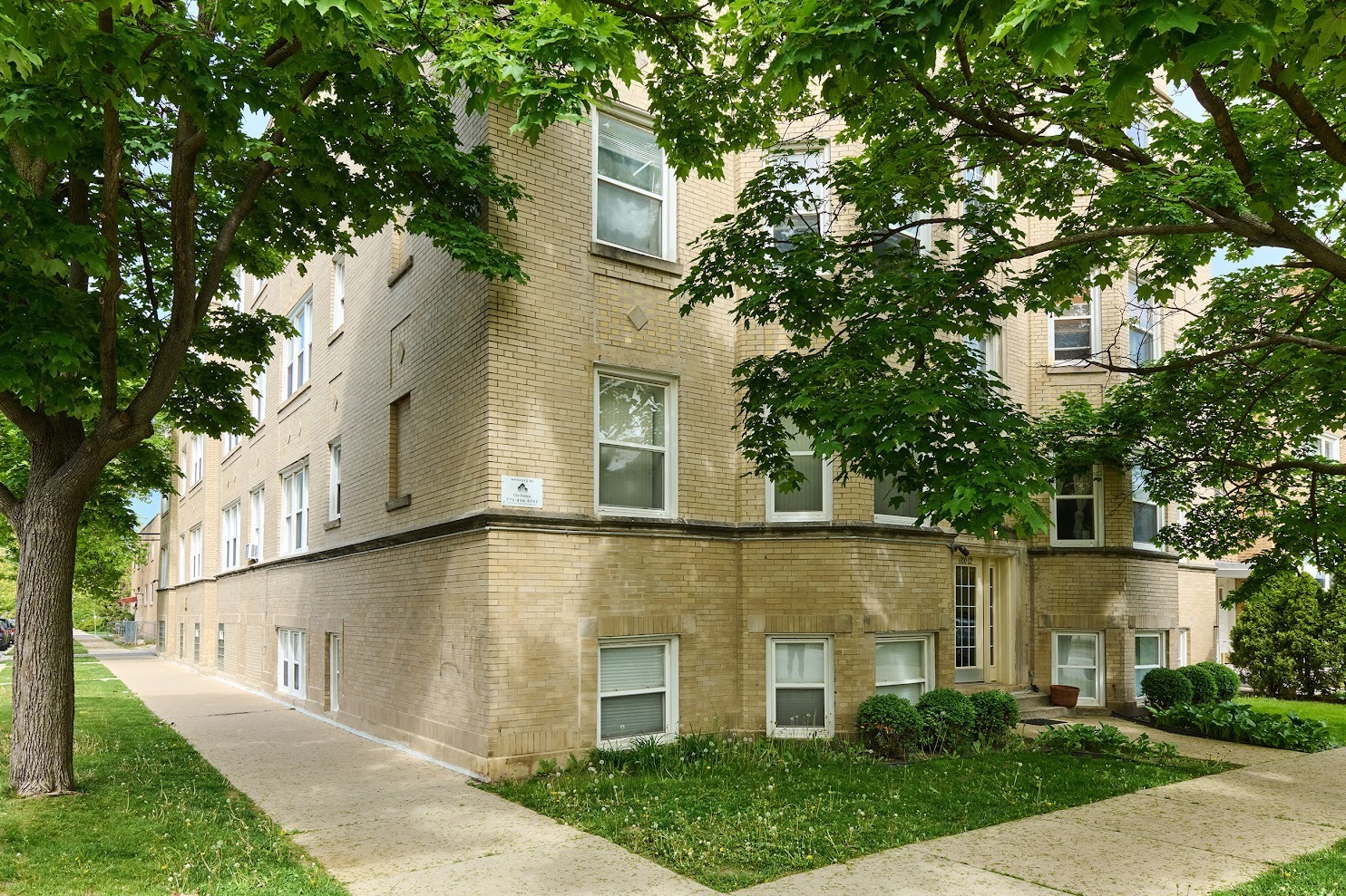 Property Photo: 2840 W Glenlake Street 3D IL 60659