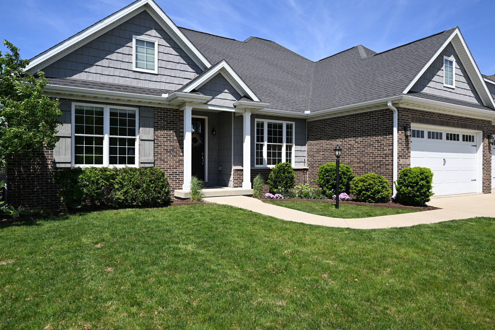 Property Photo:  1403 English Oak Drive  IL 61822 