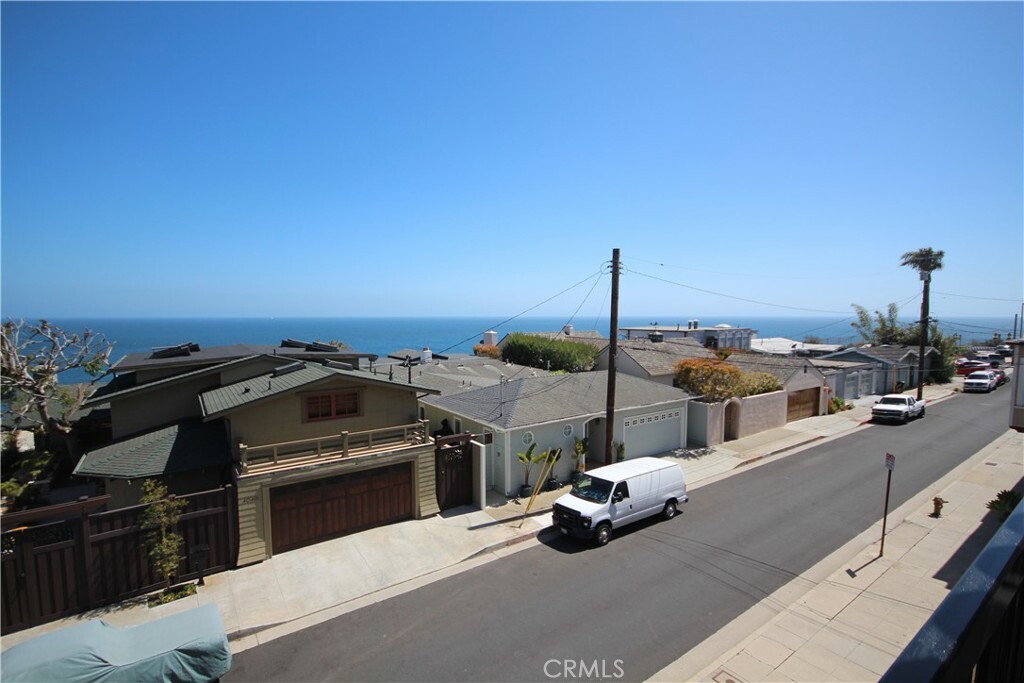 Property Photo:  4041 Bluff Place 2  CA 90731 