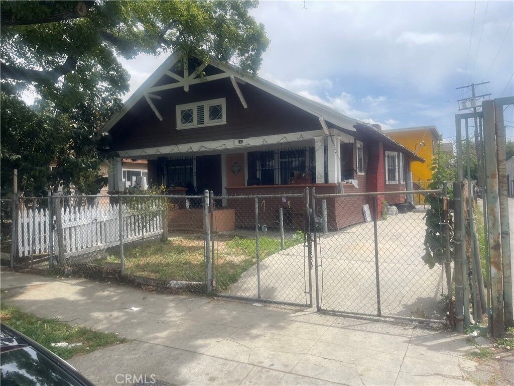 Property Photo:  260 W 42nd Place  CA 90037 