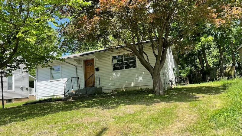 Property Photo: 2816 Lyndhurst Avenue MO 63114