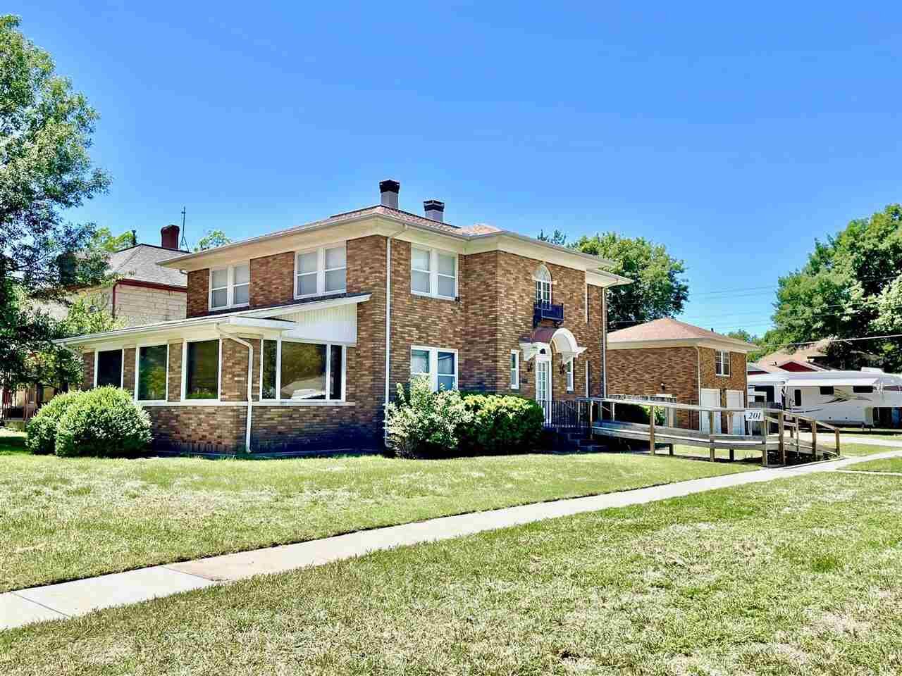 Property Photo:  201 S Magnolia  OK 74647 