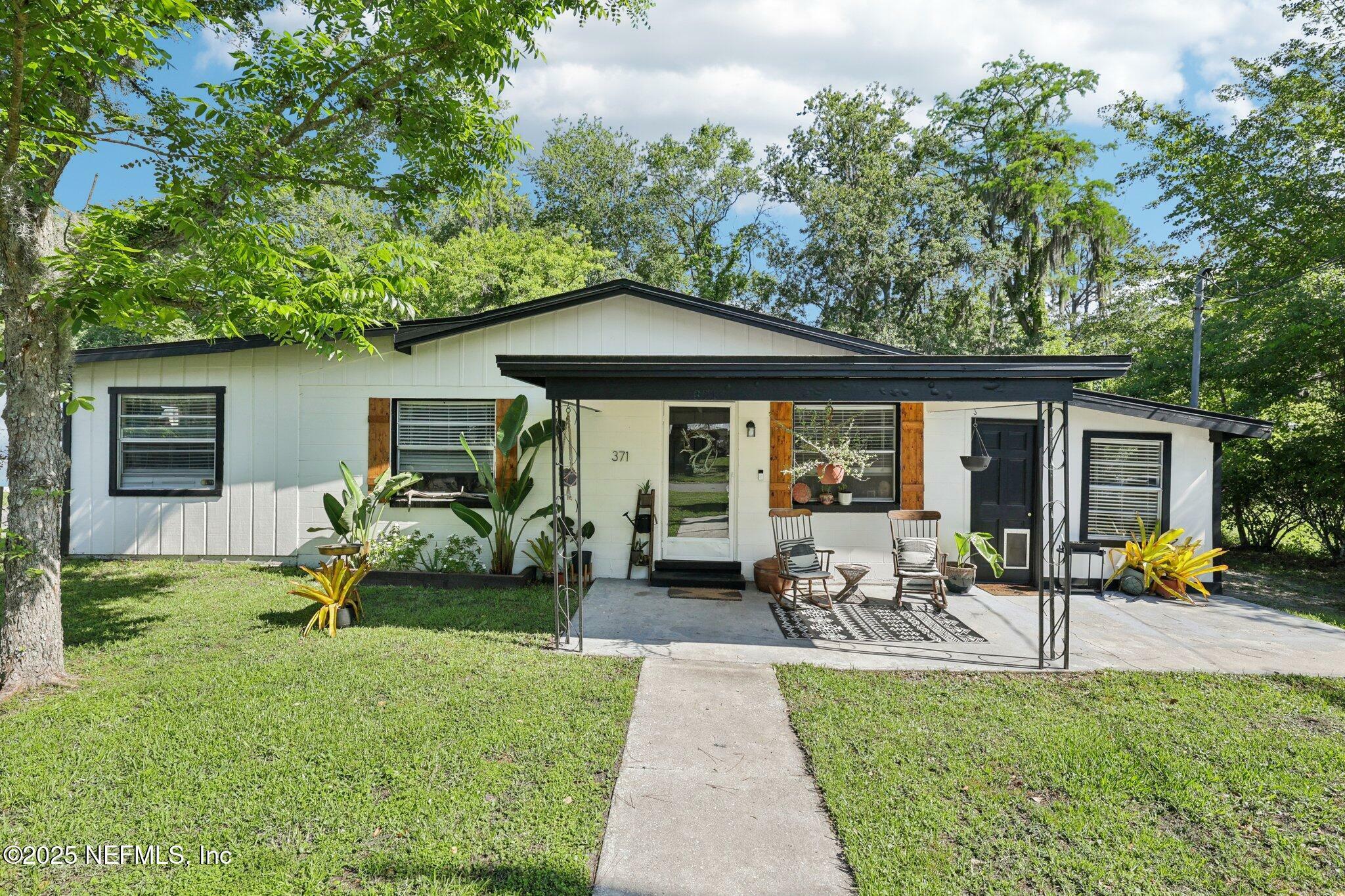 Property Photo:  371 Florida Avenue E  FL 32063 