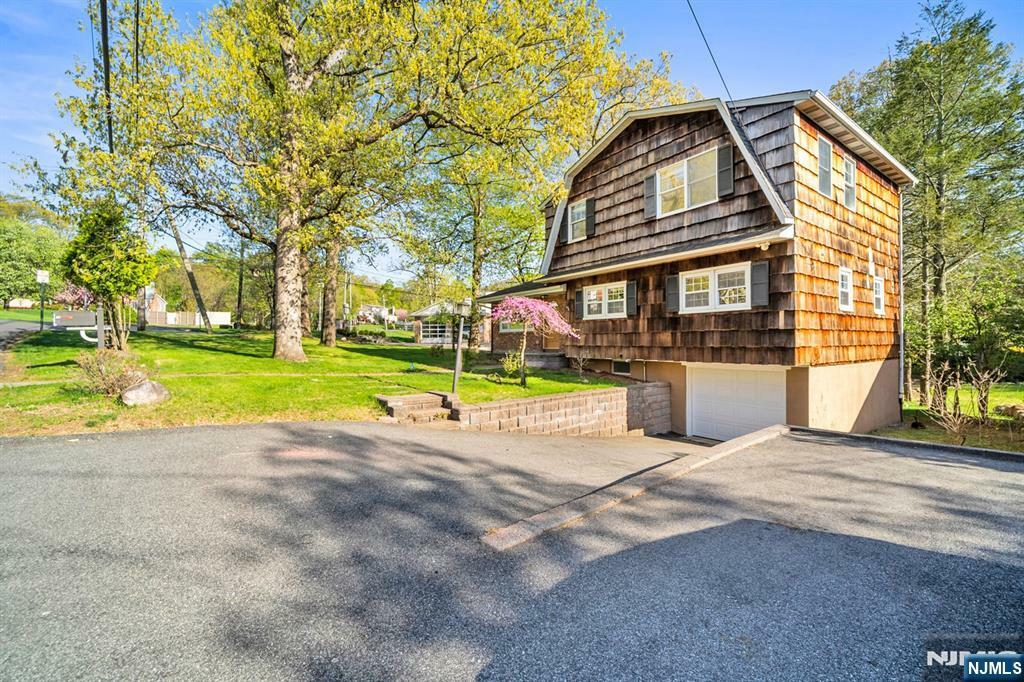 132 Hiawatha Boulevard  Oakland NJ 07436 photo