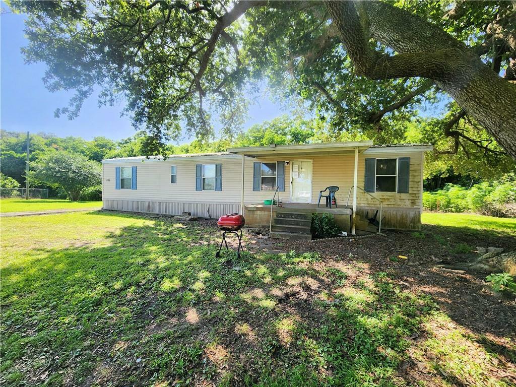 Property Photo: 201 Caroline Avenue LA 70083