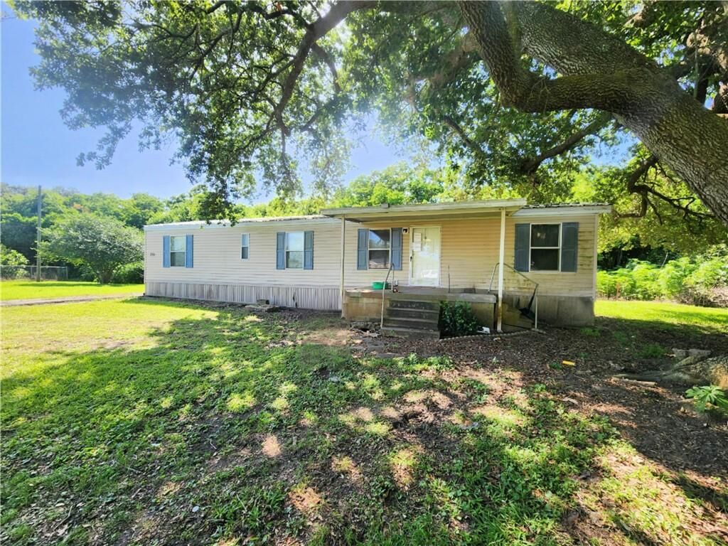 Property Photo: 201 Caroline Drive LA 70083