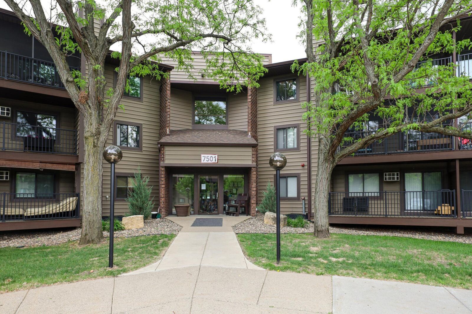 Property Photo:  7501 W 101st Street 205  MN 55438 