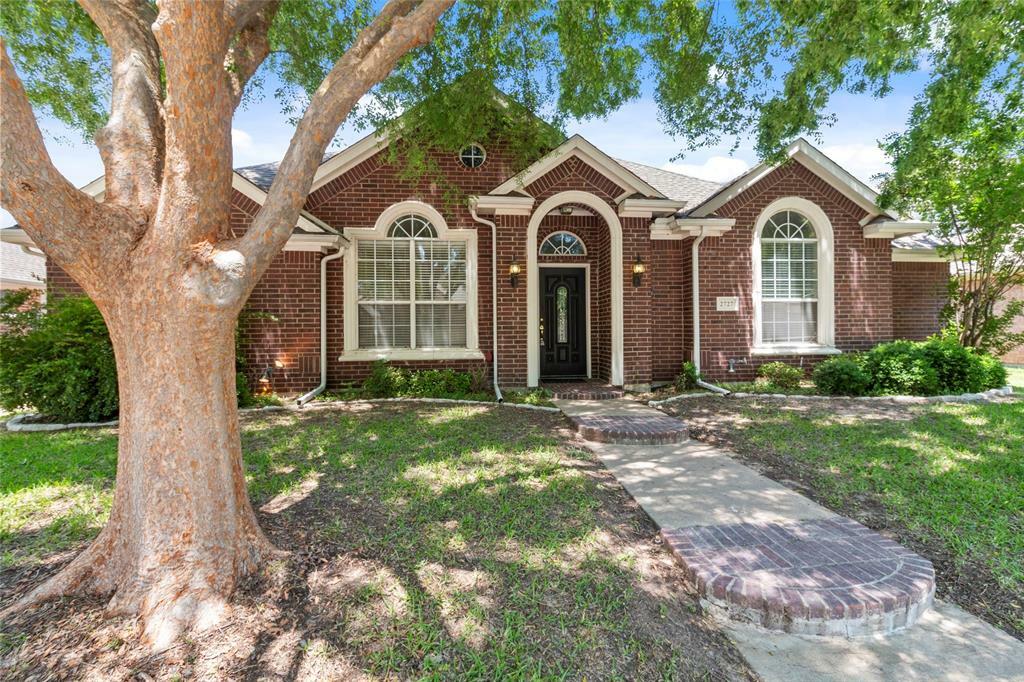 Property Photo: 2727 Wildcreek Trail TX 76248