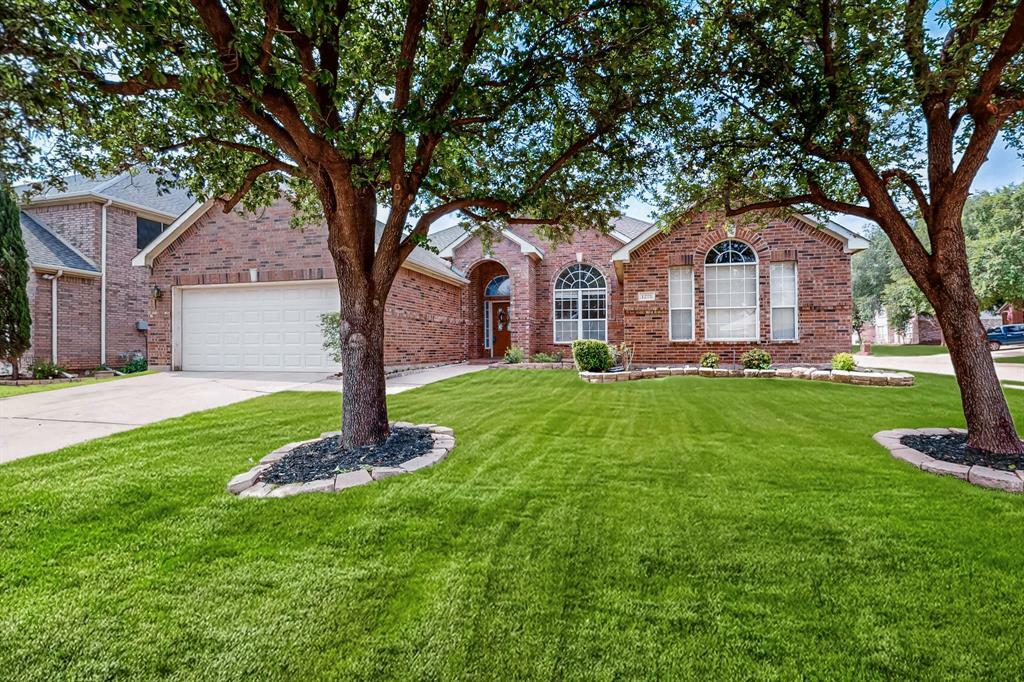 Property Photo: 1221 Old Oak Trail TX 75028