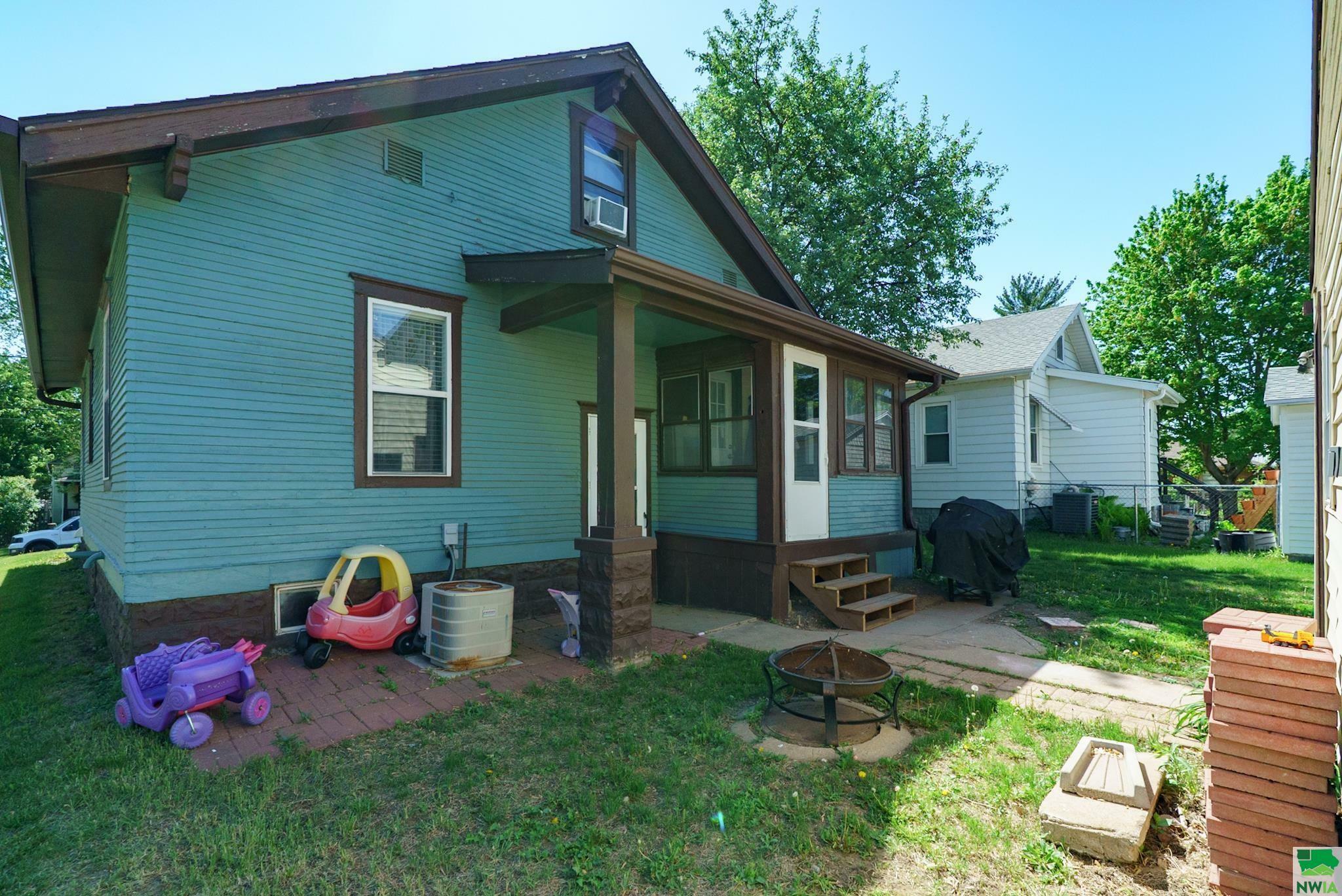 Property Photo: 609 S Westcott St IA 51106