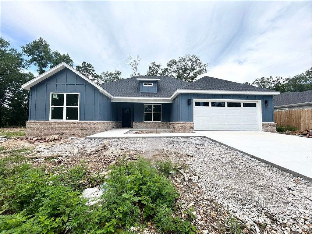 Property Photo:  48 Northampton Drive  AR 72714 