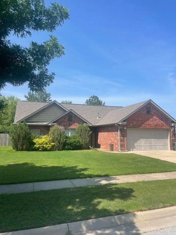 Property Photo:  4086 W Chantilly Drive  AR 72704 