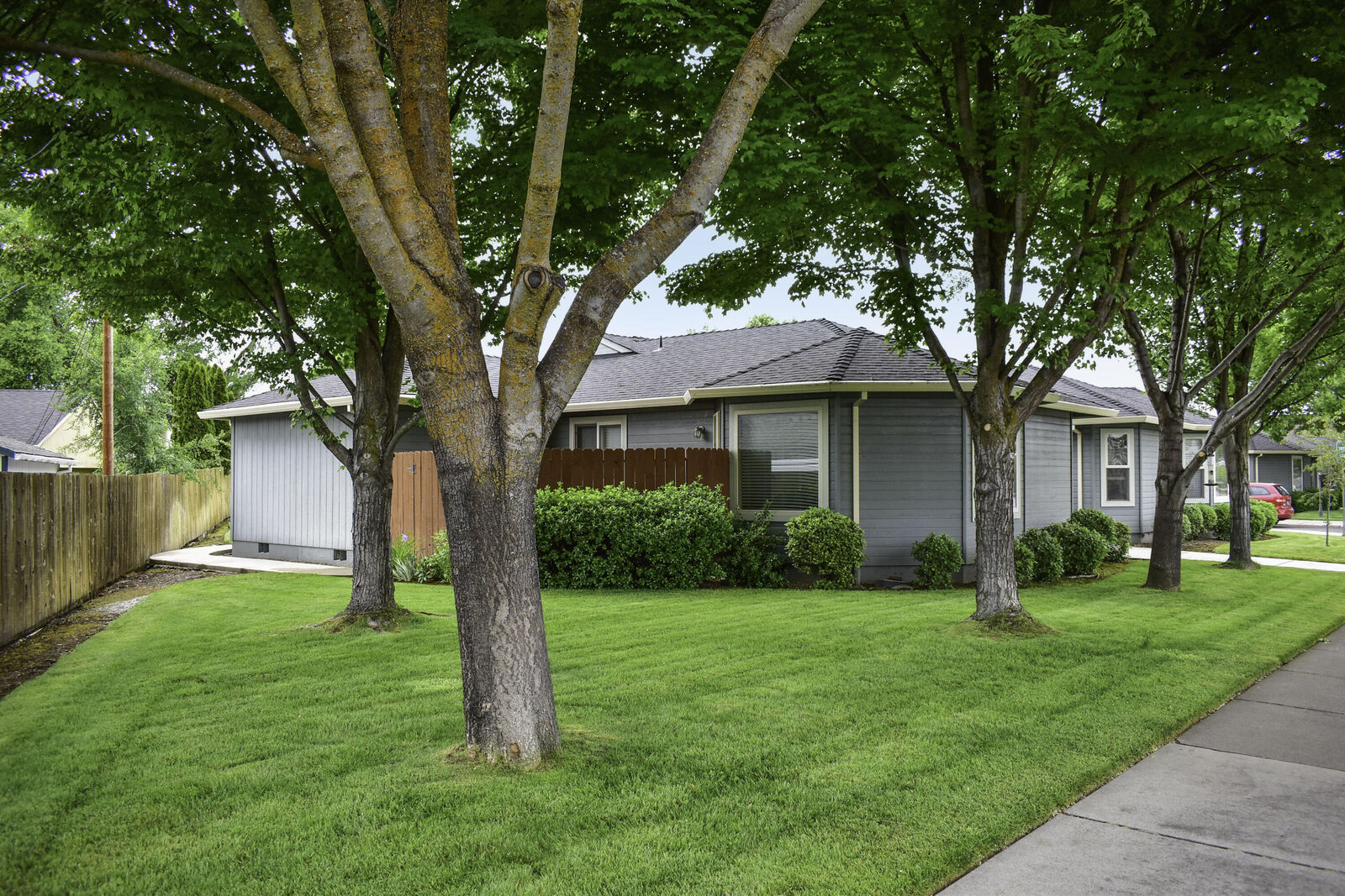 Property Photo: 3015 Merriman Road Unit 2 OR 97501