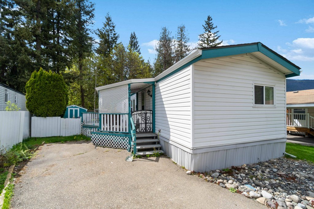 Property Photo: 6751 51 Street NE BC V0E 1K0
