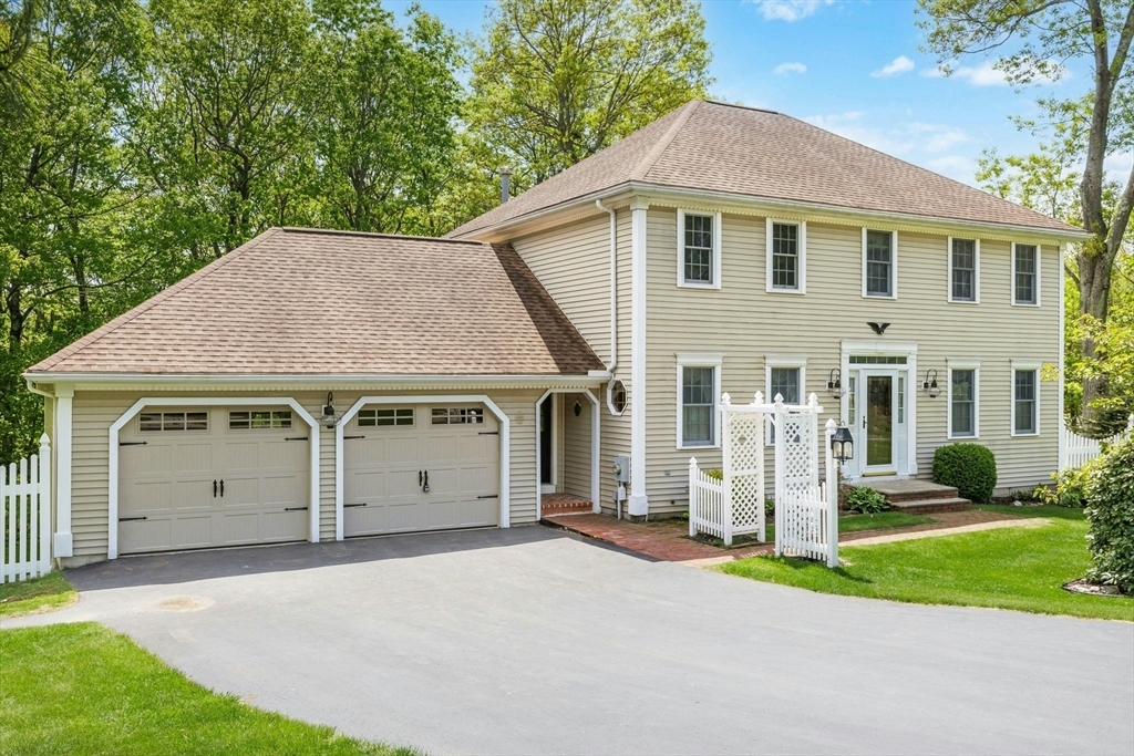 Property Photo: 19 Steppingstone Dr MA 01520