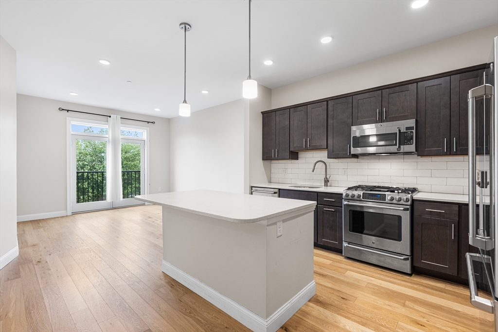 Property Photo:  170 W. Broadway 302  MA 02127 