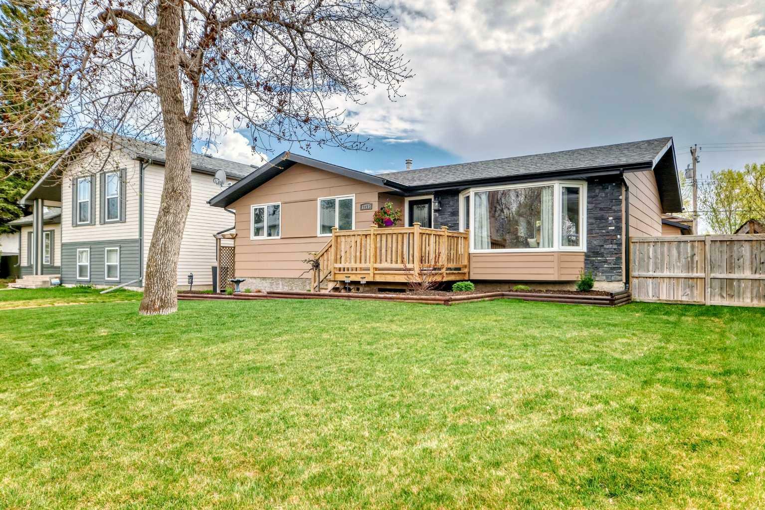 1215 Osler Street  Carstairs AB T0M 0N0 photo