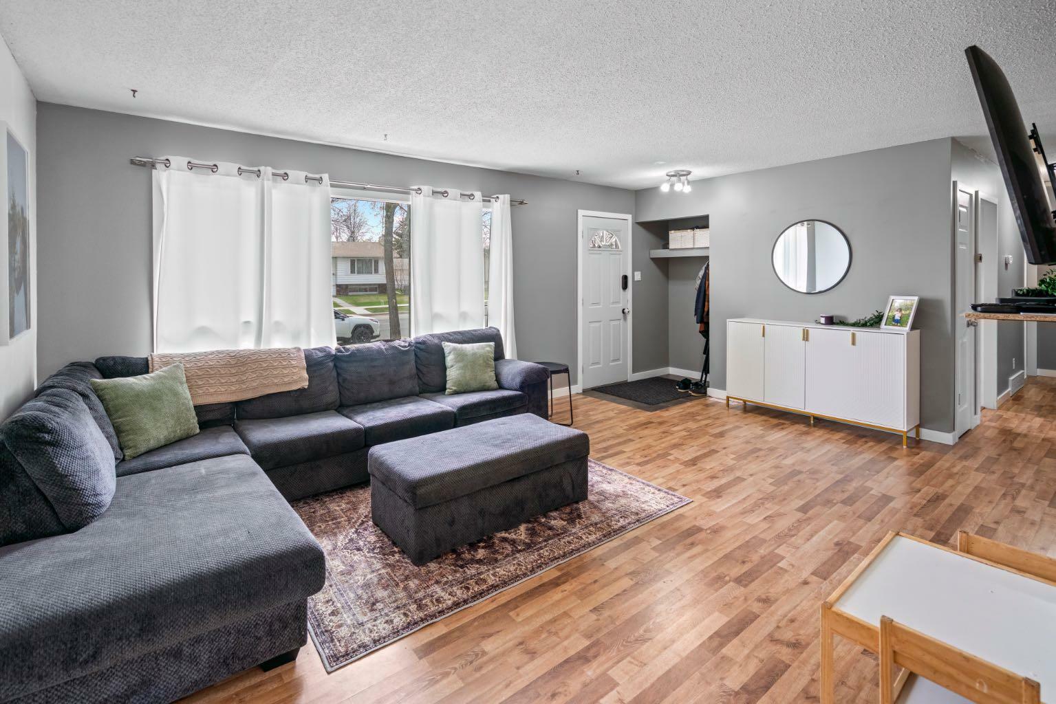 Property Photo: 5802 Marler Drive AB T4V 2S8