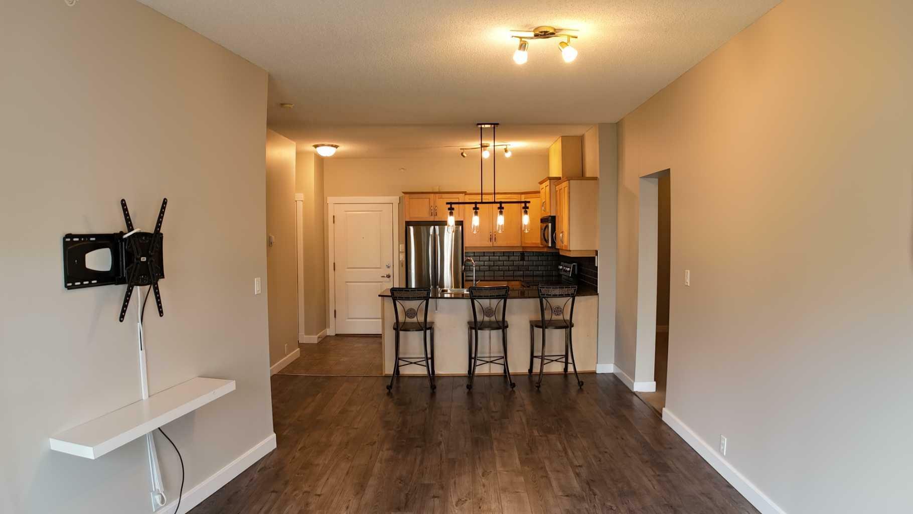 Property Photo: 5605 Henwood Street SW 3209 AB T3E 7R2
