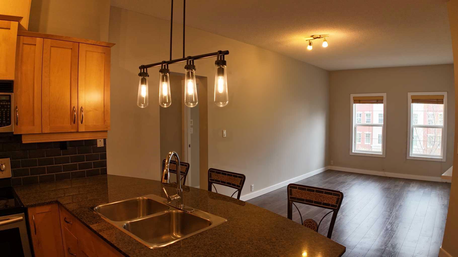 Property Photo: 5605 Henwood Street SW 3209 AB T3E 7R2