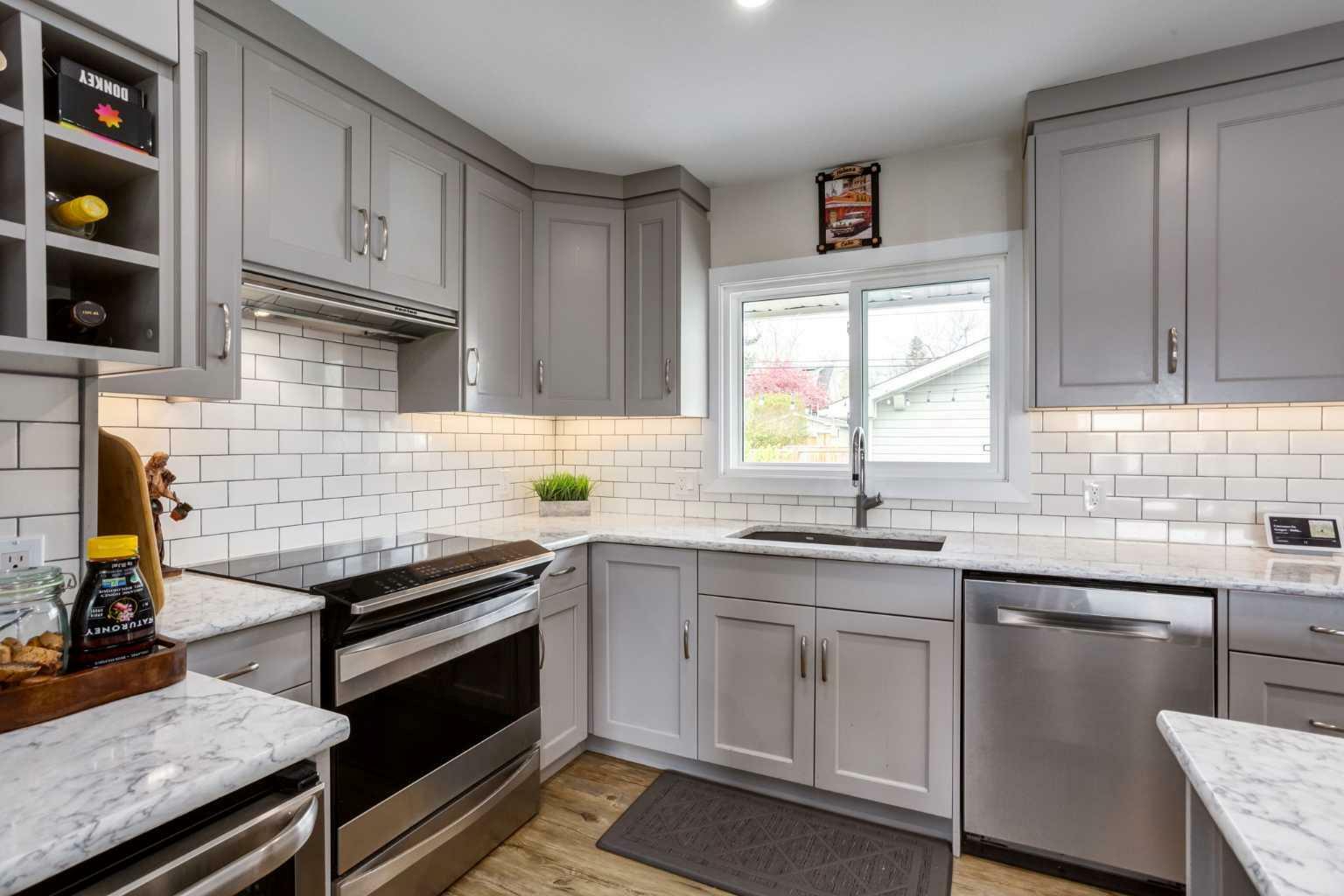 Property Photo: 3524 36 Avenue SW AB T3E 1C4