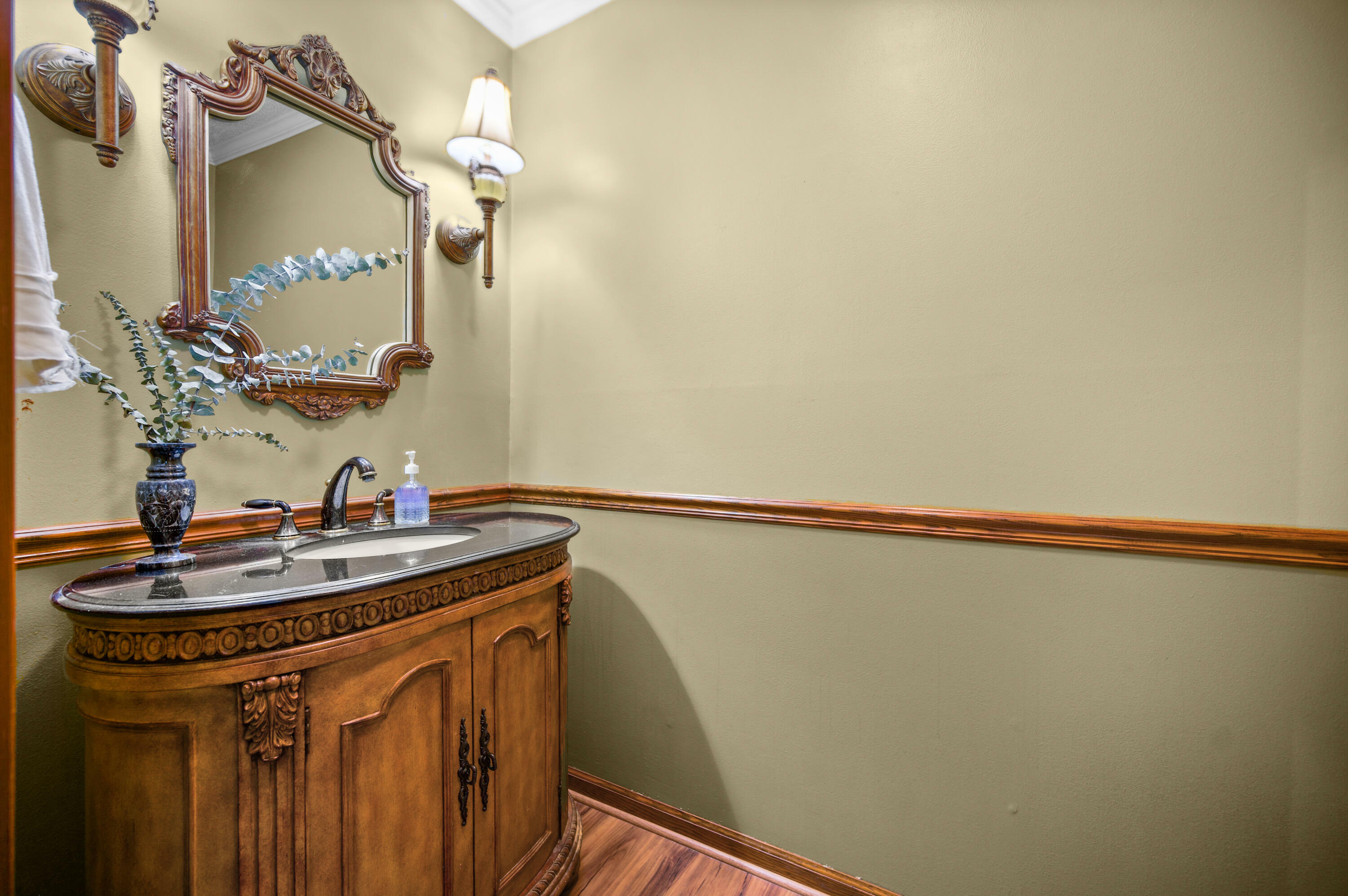 Property Photo: 1000 Kathleen Dr LA 70634