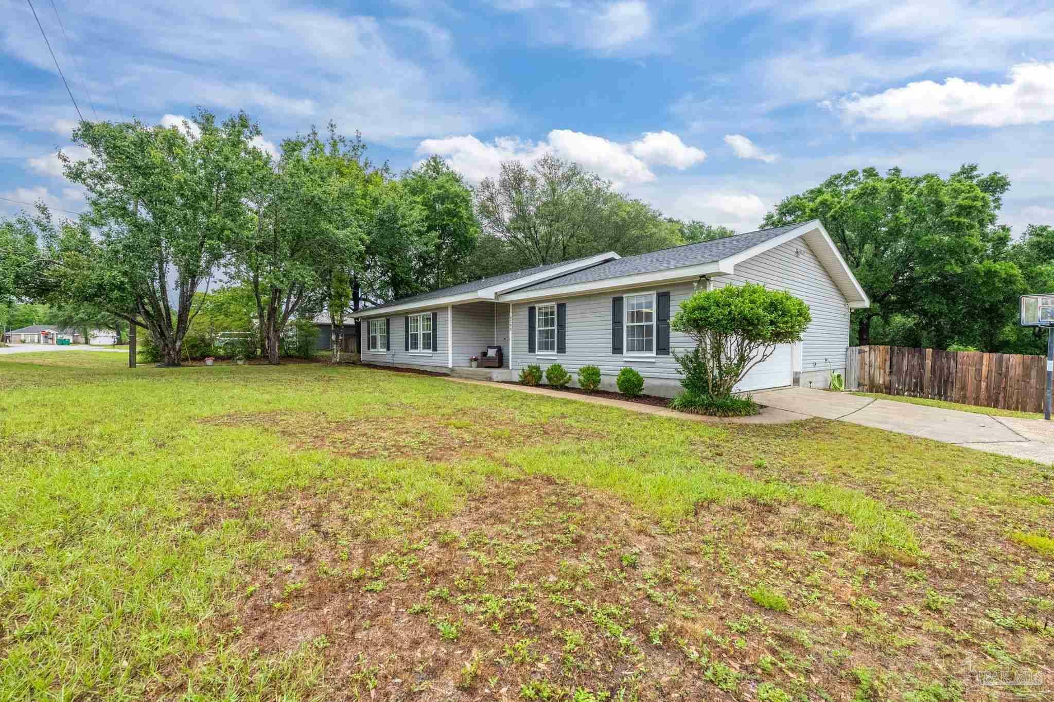 Property Photo: 4793 Coronado Cir FL 32539