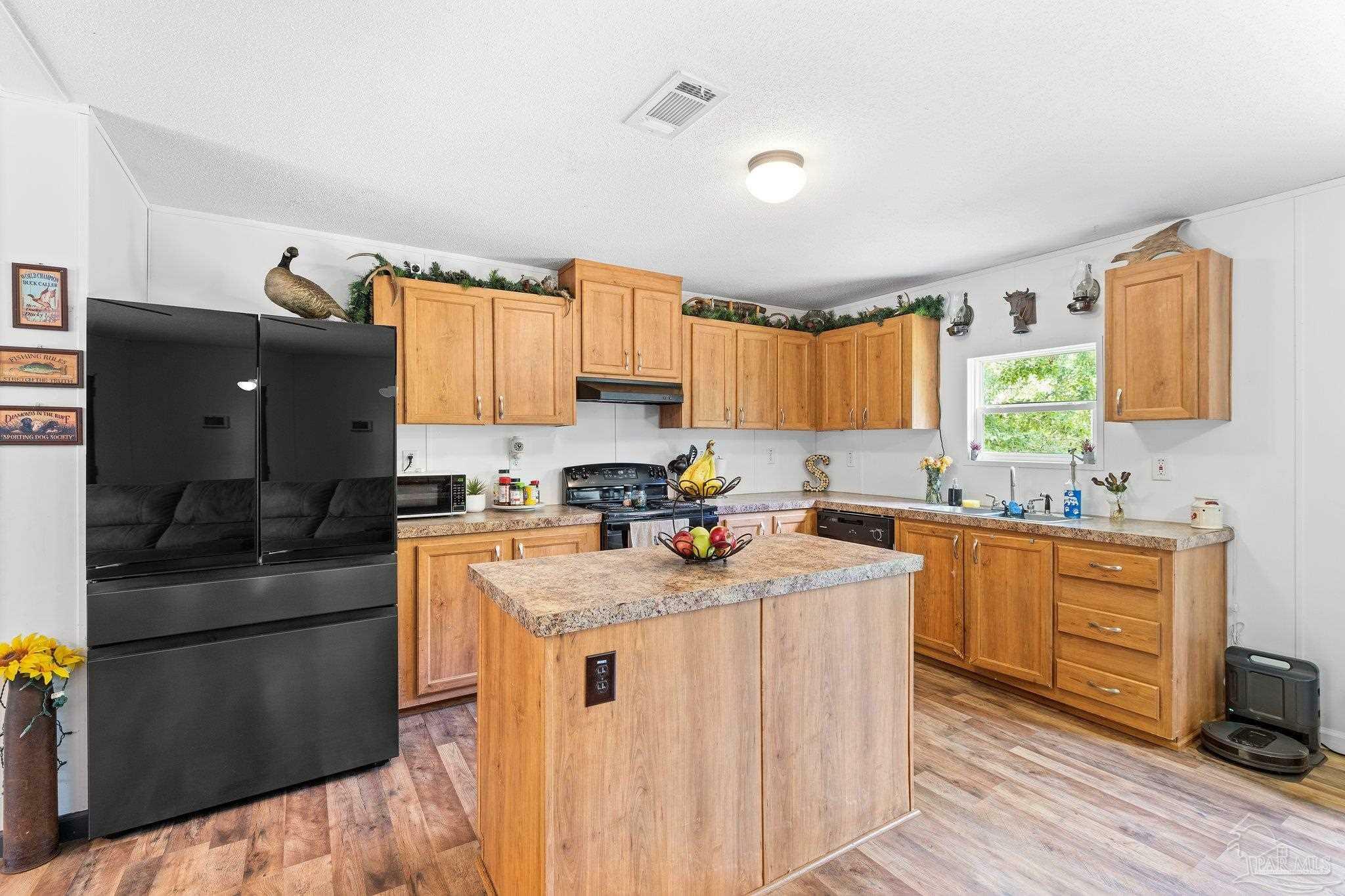 Property Photo: 2142 Pleasant Grove Rd FL 32570