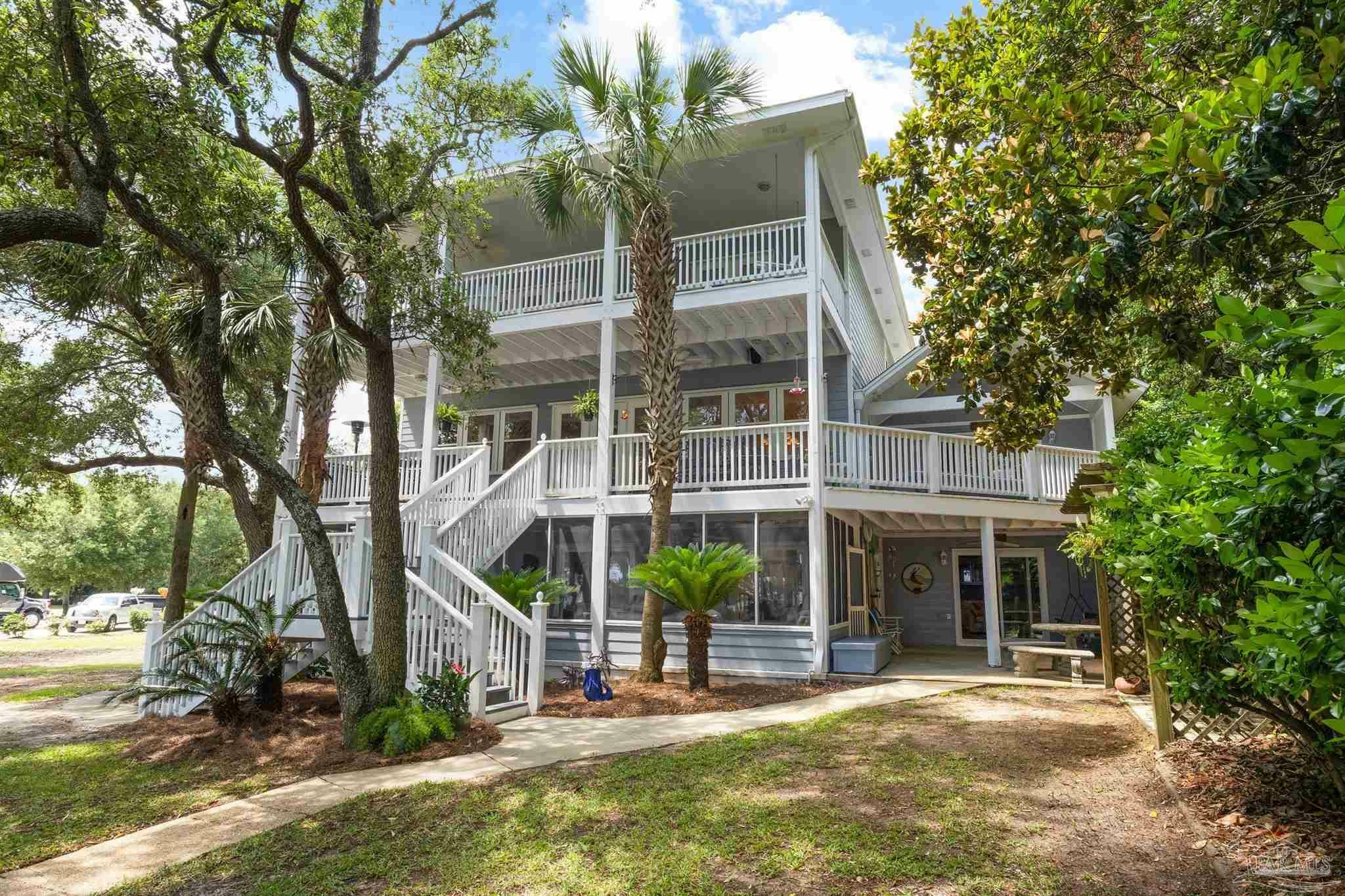 Property Photo: 5393 Soundside Dr FL 32563