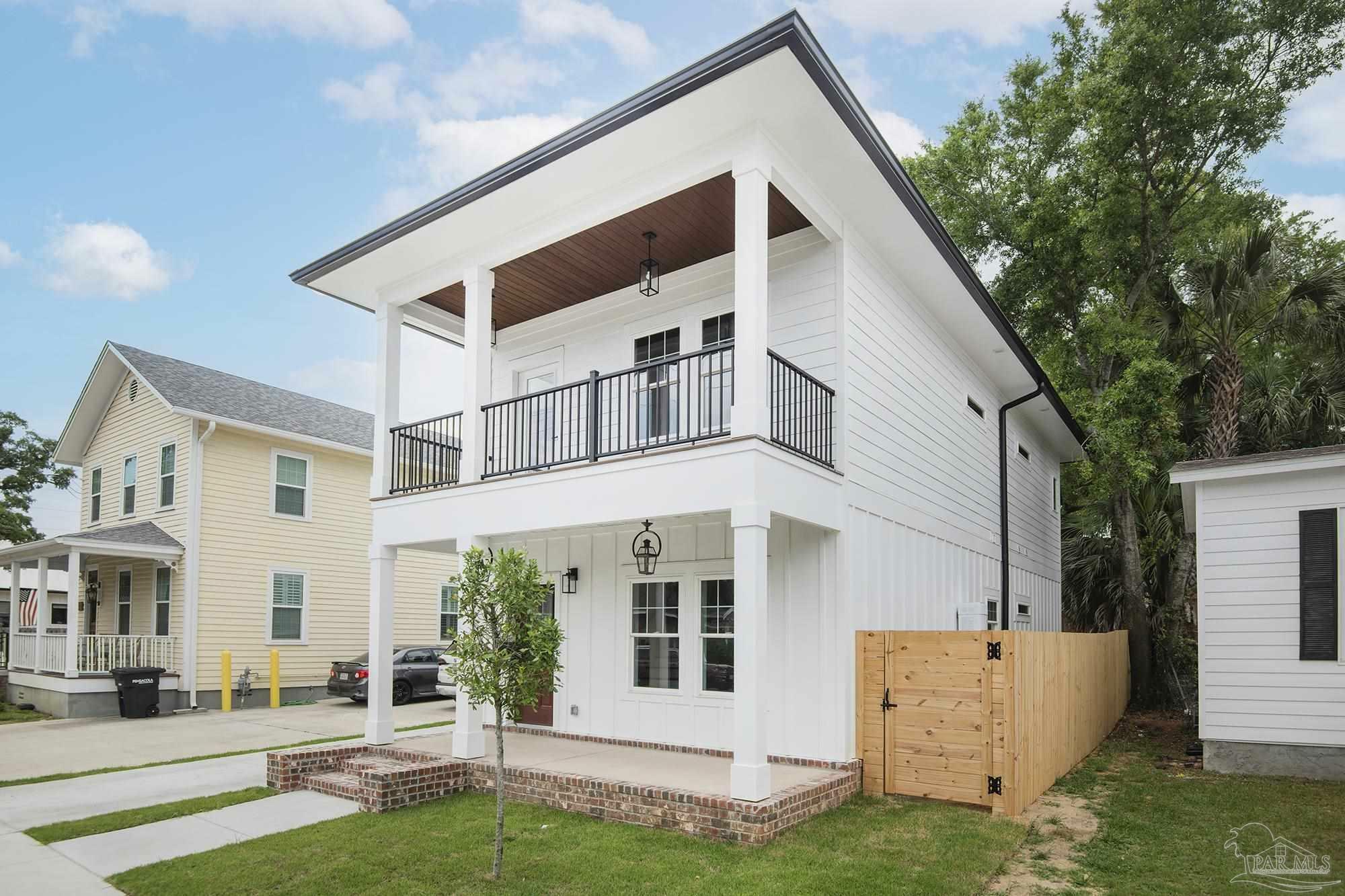 Property Photo: 502 W Gregory St FL 32502