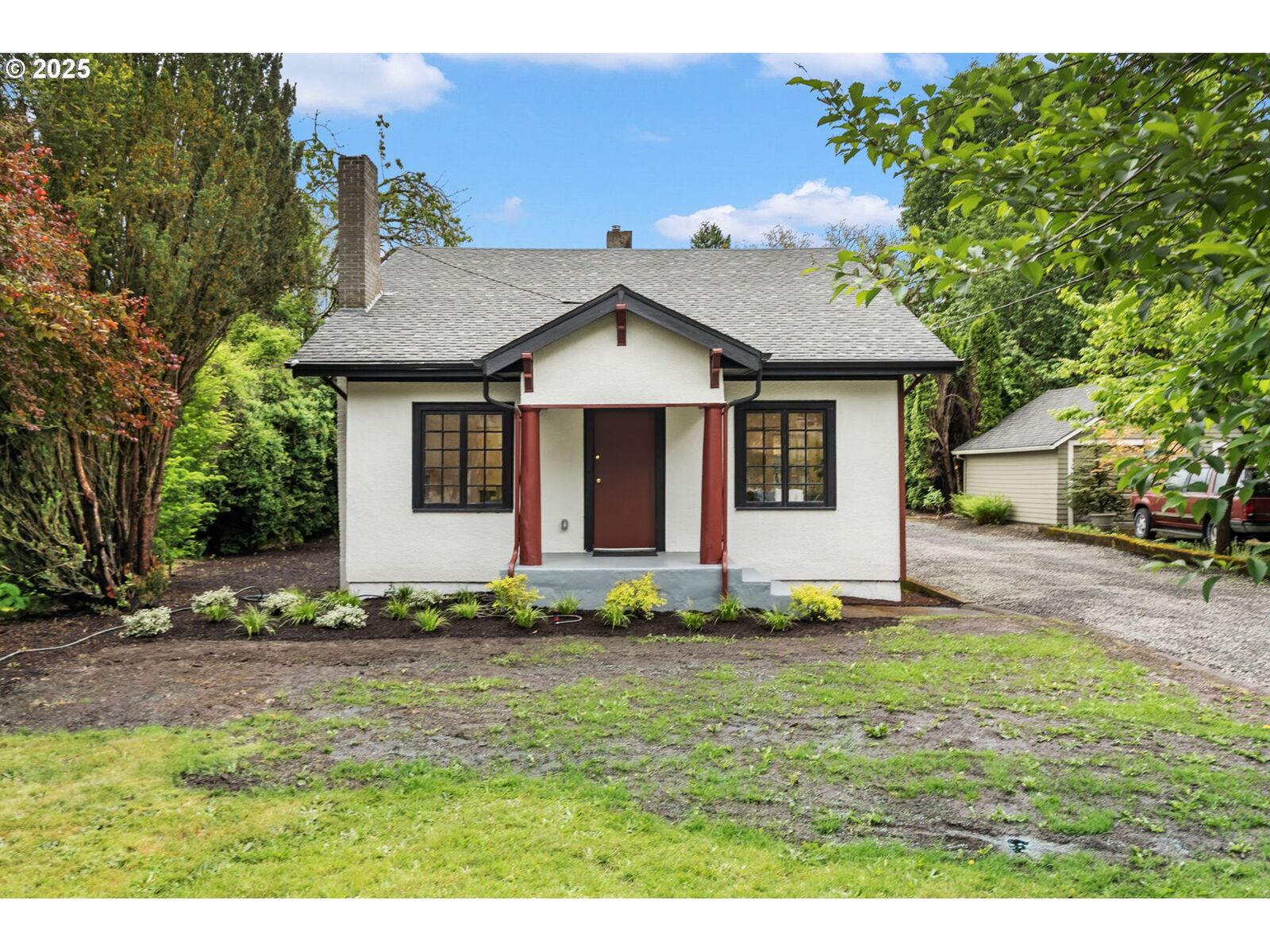 Property Photo:  9132 SE 32nd Ave  OR 97222 