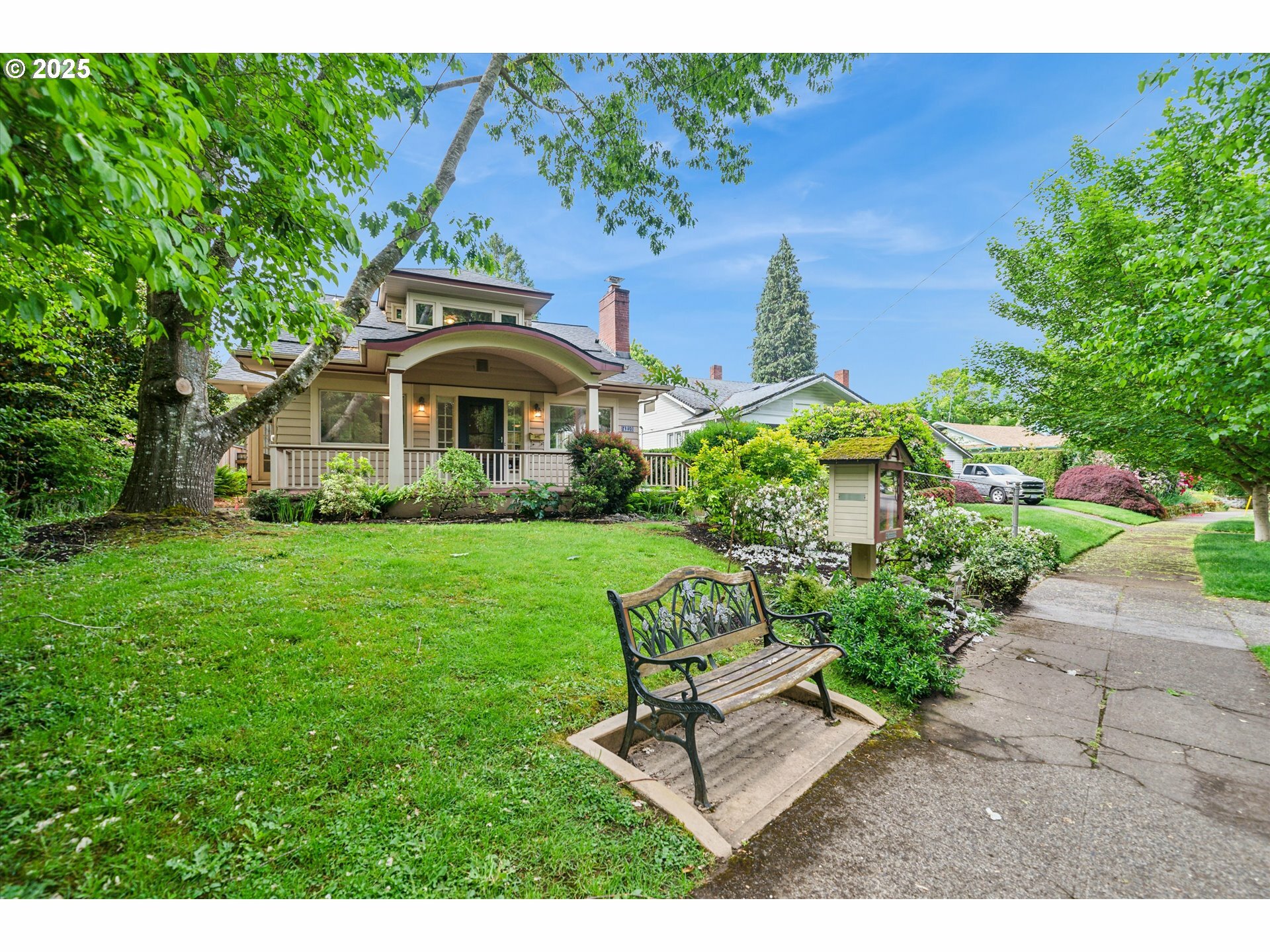 Property Photo: 4210 SE Pine St OR 97215