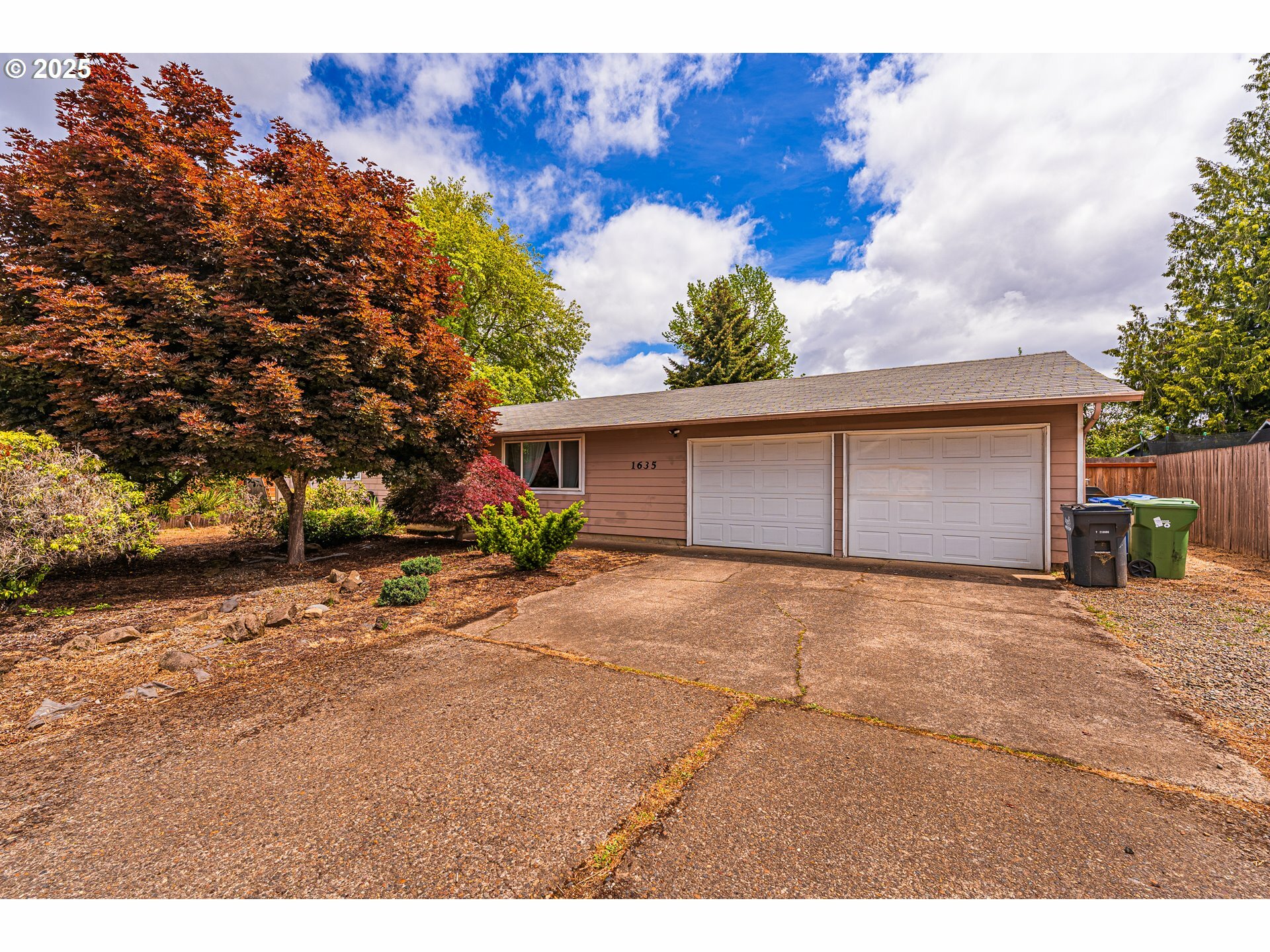 1635 S Bertelsen Rd  Eugene OR 97402 photo