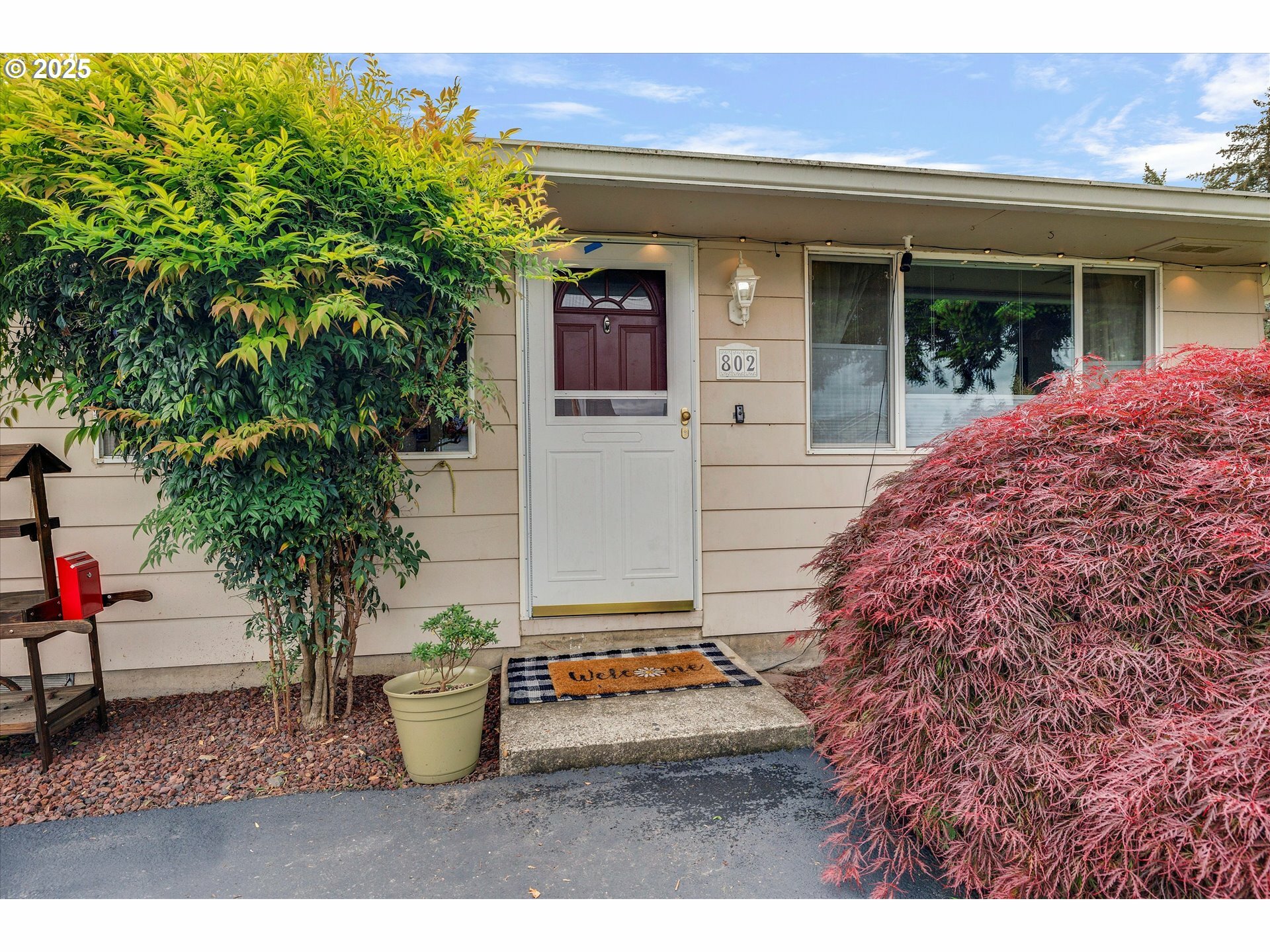 Property Photo: 802 Toliver Rd OR 97038