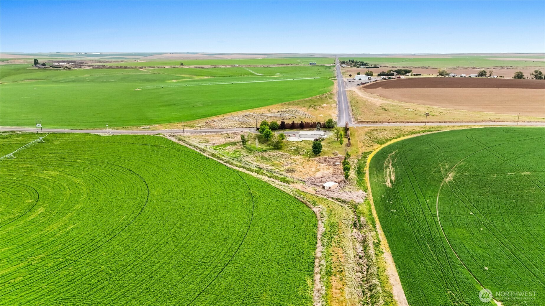 Property Photo: 6052 N Road NE WA 98837