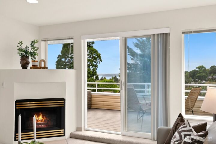 Property Photo:  4527  45th Avenue SW 401 N  WA 98116 