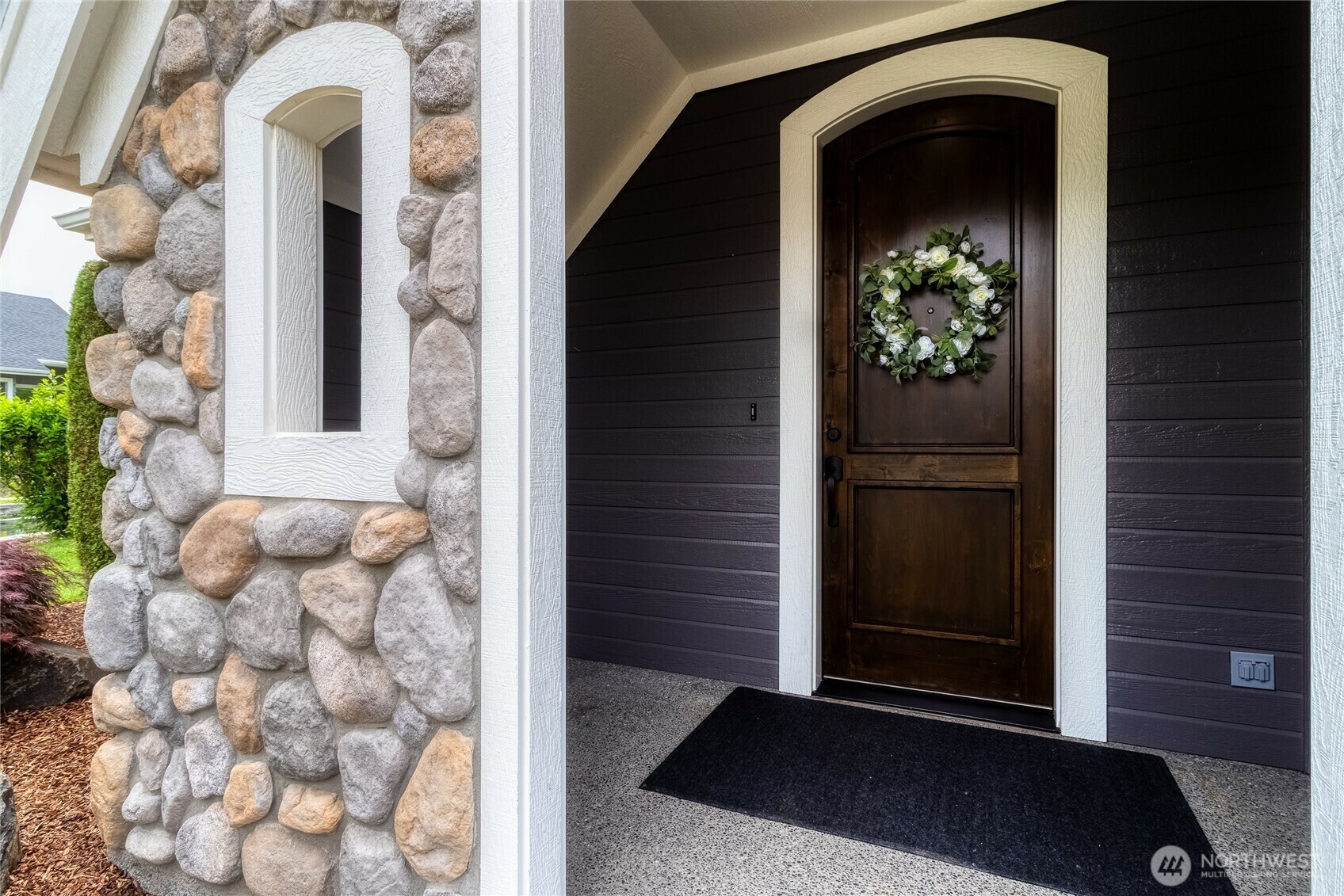 Property Photo: 711 SE Pheasant Run WA 99324