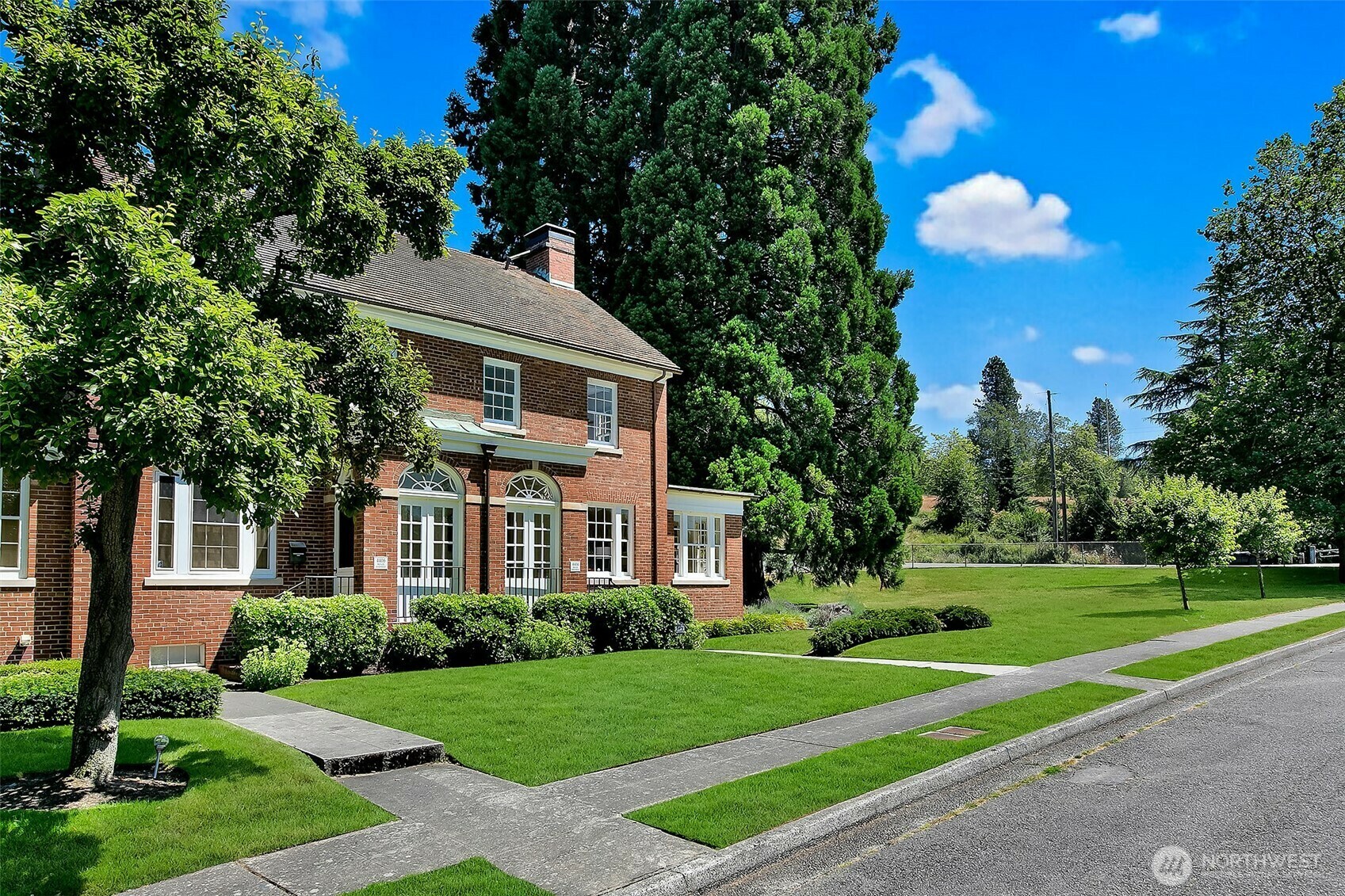 Property Photo: 4404 Montana Circle W WA 98199