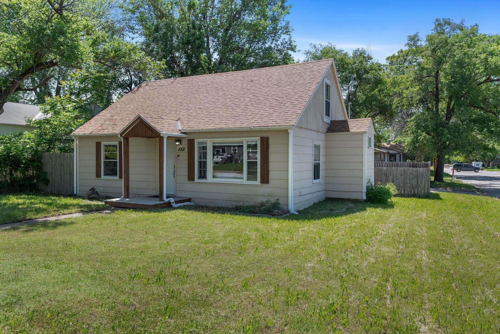 Property Photo: 1001 S Yale Ave KS 67218