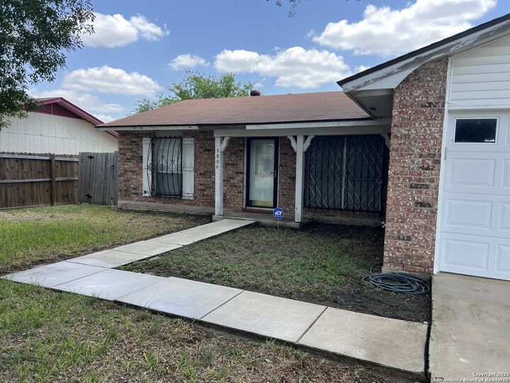 Property Photo: 5806 Tree View TX 78220